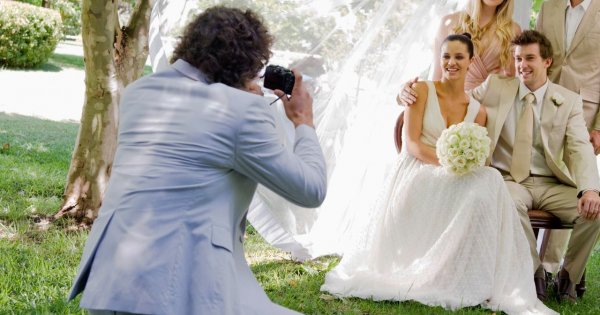 "Zamiast fotografa ślubnego wzięliśmy kolegę z liceum. Do dziś żałuję, że się zgodziłam na amatora"