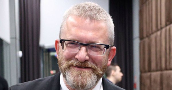 Grzegorz od gaśnicy dostał nową pracę w Europie. Internauci smucą się memami