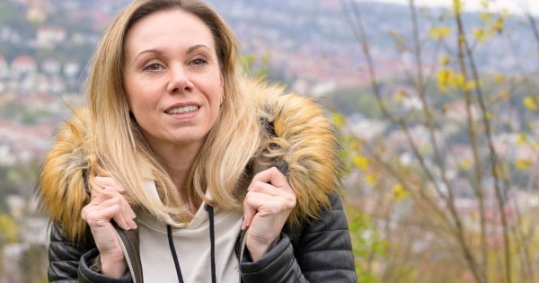"Mam kilka nadprogramowych kilogramów, zmarszczki i cellulit. Czuję się świetnie w swoim ciele"