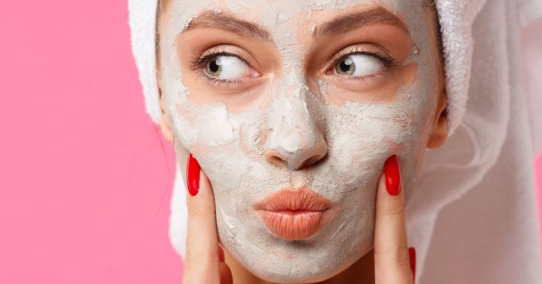 Domowe maseczki z glinką. Propozycje na naturalną pielęgnację cery