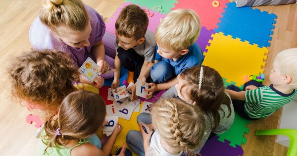 "Rodzice chcą kupić prezent dla nauczycieli przedszkolnych. Uważam, że to przesada"