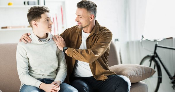 "Mój 14-letni synek przestał mnie słuchać. Coraz częściej chce rozmawiać ze swoim ojcem"