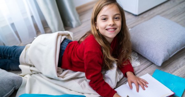 "Córka znów będzie miała czerwony pasek. Nie ma nic z dzieciństwa, tylko w tych książkach siedzi"