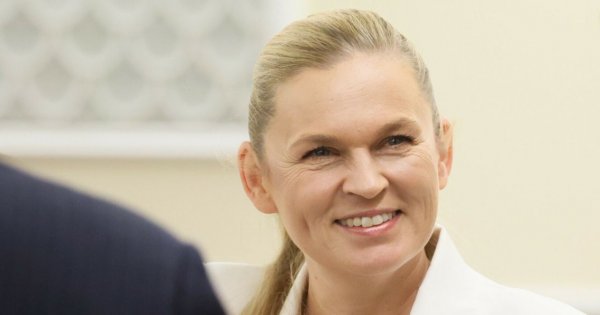 To koniec smartfonów w polskich szkołach? Nowacka po rozmowie z Tuskiem: "Decyzja przyspieszona"