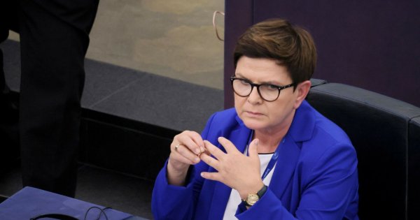 Becia od Jarka radośnie hasała po sali w Strasburgu. Założyła granatowy komplet. Miała też modny plecaczek