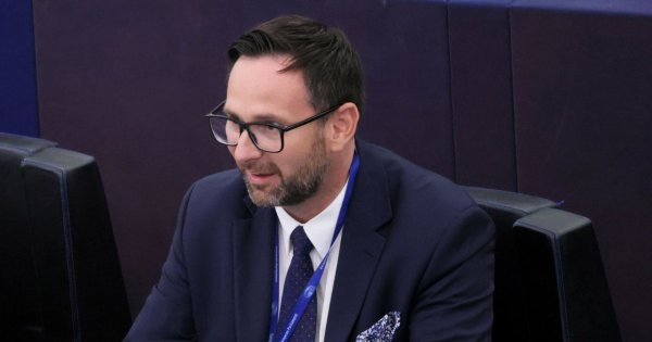 Danielos wyspowiadał się z majątku. Ze współpracy z Węgrami zgarnia więcej, niż z etatu w Brukseli