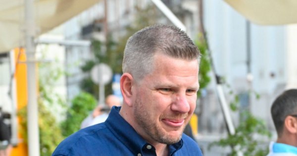 Hardy Filip Chajzer powinął ogon i wycofał się z występu w klatce. Współpracę zerwał na fejsie