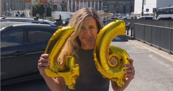 Joanna Koroniewska utarła nos hejterom: "Stara gęba pozdrawia z wakacji"
