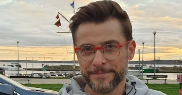 Kacper Kuszewski poprowadzi "Tak to leciało!" w TVP. Zastąpi Sławomira