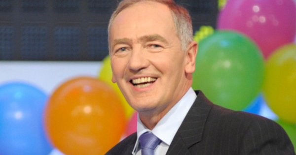 Karol Strasburger kończy 77 lat. Dostał tort, a na nim więcej niż jedno zwierzę (memy)