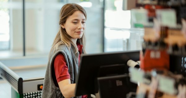 "Nie chciałam dać kasjerce nadprogramowego grosika. Odmówiła wydania towaru"