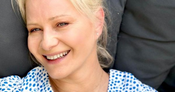 Małgorzata Kożuchowska odsłoniła nogi w zwiewnej kiecce. Wskoczyła też w masywne, motorowe buty