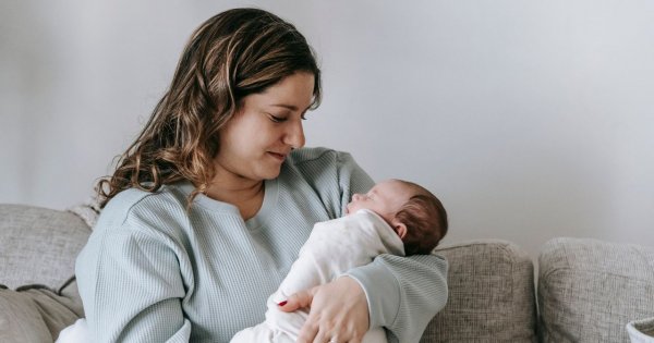 "Po porodzie liczyłam na pomoc mamy. Ale ona tylko skomentowała, że mam bałagan"