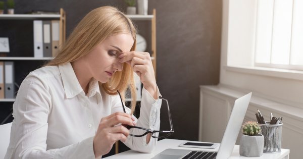 "Koleżanka znowu przyprowadziła dziecko do pracy. Przecież to nie bawialnia. Niestety szef nic sobie z tego nie robi"