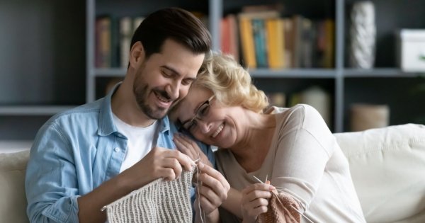 "Mam 40 lat i nadal mieszkam z mamusią. Nikt mi nie ugotuje tak, jak ona"