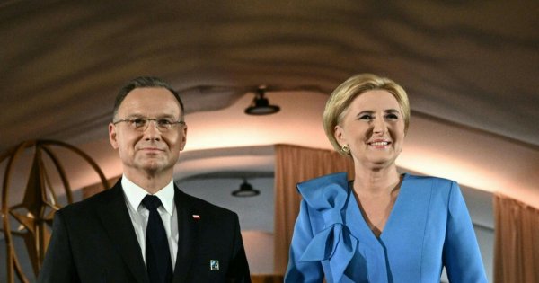 Agatka świętuje 9 lat pracy jako najważniejsza dama. "9 rok czego" - kpią ludzie w sieci