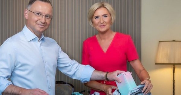 Agatka zadała szyku w różowej kiecce, która aż raziła w oczy. Tak przyjęła egipską żonę