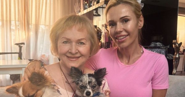 Doda pokazała aktualne zdjęcie z mamą. 73-latka niedawno wyszła ze szpitala