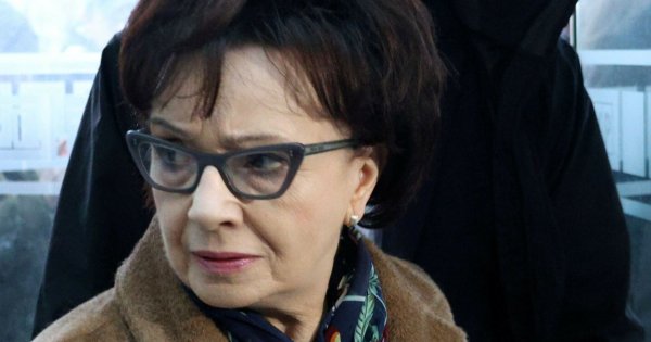 66-letnia Ela od Jarka to mistrzyni luksusowych dodatków. Kosztowna biżuteria i apaszki to jej znak rozpoznawczy