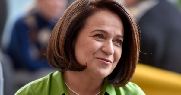 Ewa Drzyzga odmłodziła się fryzurą. Z kucykiem omal jej nie poznaliśmy