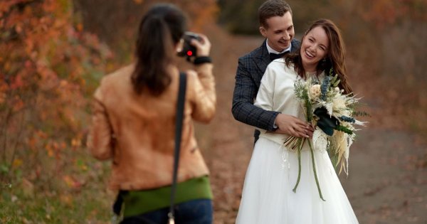 "Olaboga, chciałem wziąć fotografa na wesele, ale to takie drogie. Wuja zrobi foty prawie za darmo"
