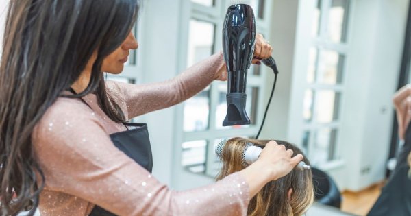 "Mam dość branży beauty. Nic tylko plotkowanie, opóźnienia i łaska. Wolę sama dbać o siebie w domu"