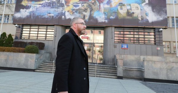 Grzegorz znów się nie popisał. Palnął, zanim pomyślał, kompromitując nas i siebie