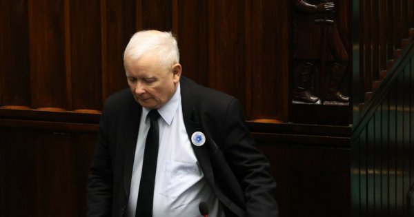 Jarosław obniża koszty, pozbywając się lokali partyjnych. Tak ratuje fatalną pozycję finansową klubu