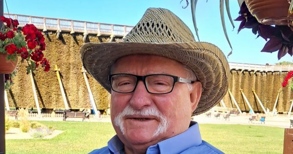 Piękny Leszek zażył boski napój bogów i poszedł do tężni. Zdjęcia obiegły sieć