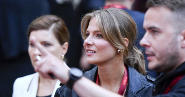 Marta Wierzbicka w krótkiej mini odsłoniła nogi do nieba na czerwonym dywanie