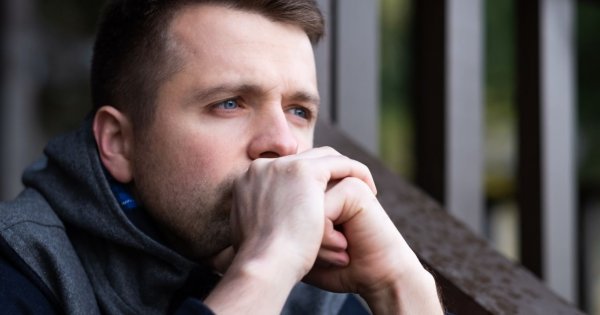 "Zakochałem się w młodszej kobiecie, rozwiodłem z żoną i zostałem sam jak palec"