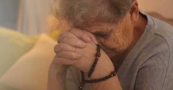 "Spytałam wnusię, w której parafii odbędzie się ślub. Odpowiedziała, że biorą cywilny"