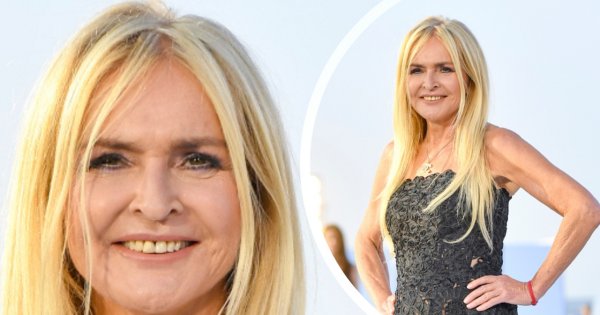 Monika Olejnik na wybiegu. Subtelnie odsłoniła zgrabne nóżki, zostawiając resztę wyobraźni fanów