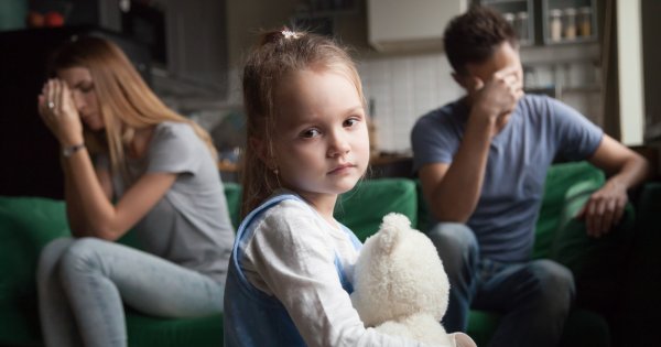 "Córka się rozwodzi przez zdrady jej męża. Powinna pozostać mu wierna dla dobra dziecka"