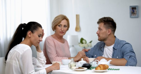 "Mój syn spotyka się z samotną matką. Przecież jest tak przystojny i mądry, że mógłby mieć każdą"