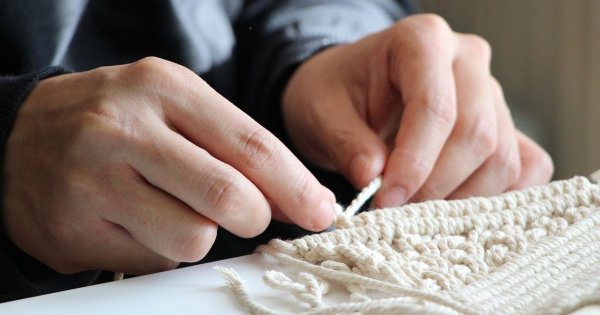 Torba z makramy – 3 powody, dla których to idealny prezent dla Twojej przyjaciółki!