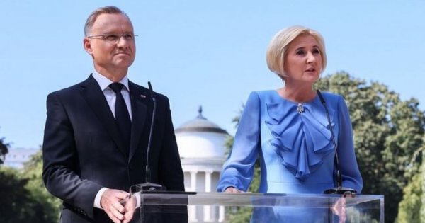 Elegancka Agatka zadała szyku w granatowej kiecce. Tym razem wyglądała pięknie