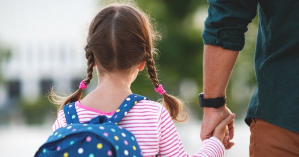 "W szkole są wszy. Wychowawca zaproponował, żeby mocno skrócić dzieciom fryzury"
