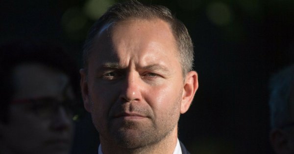 Obrażony Karolek reaguje na krytykę. Twierdzi, że wszyscy kłamali