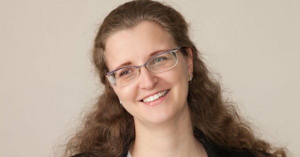 "Przyszła synowa wygląda jak szara myszka. Nie chce dać się namówić, żeby zmieniła styl na bardziej luksusowy"