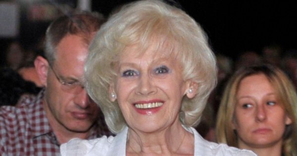 W czasach PRL-u była największą gwiazdą. Krystyna Loska skończyła 87 lat, nadal zachwyca stylem i jeździ samochodem