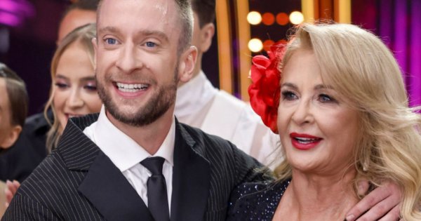 Majka Jeżowska odsłoniła nogi do nieba w czerwonej kiecce. 64-latka zadała szyku