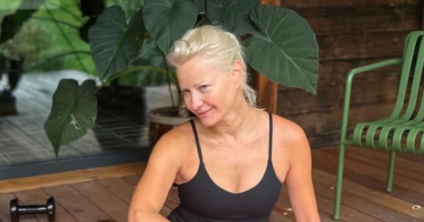 53-letnia Małgorzata Kożuchowska odsłoniła brzuch. Figura aktorki jest perfekcyjna