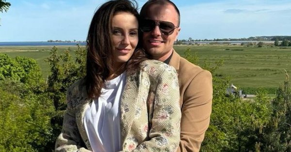 Marcin Hakiel czule objął ciążowy brzuszek ukochanej. Para jak z bajki