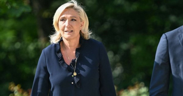 Maryna z Francji odsłoniła zgrabne nogi w kusej kiecce. Świetna figura