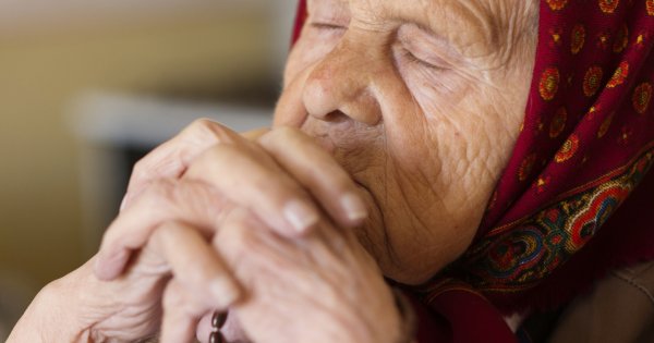 "Babcia twierdzi, że wymodliła moją ciążę. Nie rozumie, że to zasługa lekarzy"