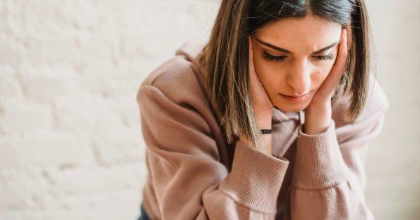 "Moja starsza siostra zakochała się w niewłaściwym mężczyźnie. W ogóle nie słucha moich rad"