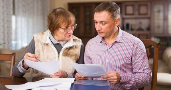 "Przez 40 lat mieszkałem z nią w kawalerce, a teraz kazała mi się wyprowadzić. Zostałem wyrzucony z domu przez rodzoną matkę"