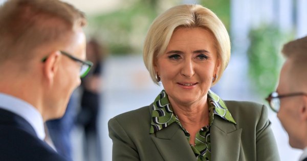 Agata w pięknym komplecie w kolorze khaki. Wyglądała jak z wybiegu