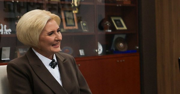 Agata lubi brąz, ale brąz nie lubi Agaty. W tej marynarce nie podbiła Korei